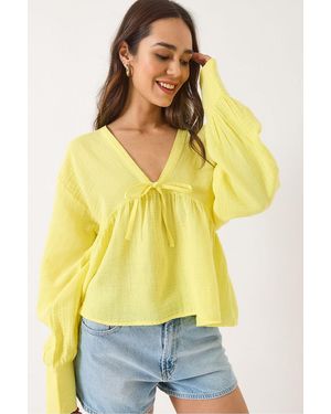 Bianco Lucci Textured V-Neck Crop Blouse With Bow Tie - Yellow