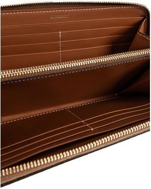 Burberry Wallet With A Checkered Pattern - Brown