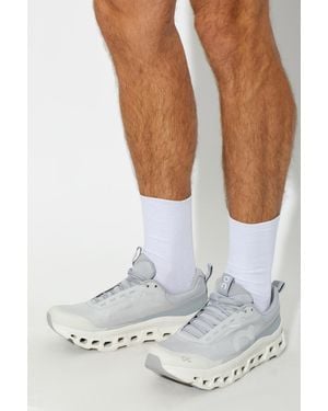 On Shoes X Zendaya - White