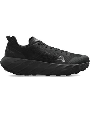 Veja "Harpie Trail Aeroshell" Trainers - Black