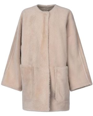 ムートン・ファーコート MAX MARA BISCUIT SHEARLING EFFIGE SLEEVELESS COAT Max Mara Biscuit Shearling Effige Sleeveless Coat – LOZURI®