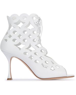 Manolo Blahnik Pumps - White