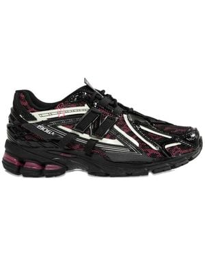 New Balance Black Red Trainers