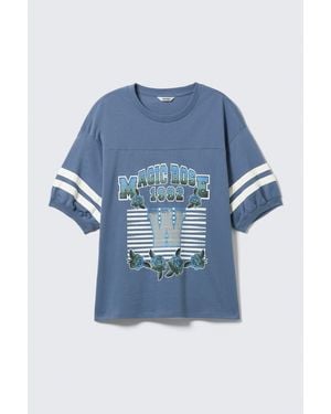 Monki Graphic Short-Sleeved Varsity T-Shirt - Blue