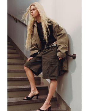 Weekday Loose Low Rise Cargo Shorts - Brown