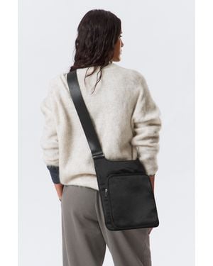 Weekday Sportliche Crossbody-Bag Aus Nylon Mit Paspeln - Schwarz