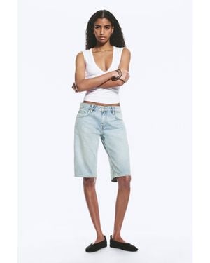 Weekday Atom Low Rise Regular Knee-Length Denim Shorts - Blue