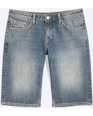 Weekday Atom Low Rise Regular Knee-Length Denim Shorts - Blau