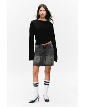 Monki Liz Low Rise Pleated Twill Skirt - Black