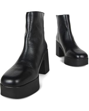 INTENTIONALLY ______ Drue Platform Boot - Black