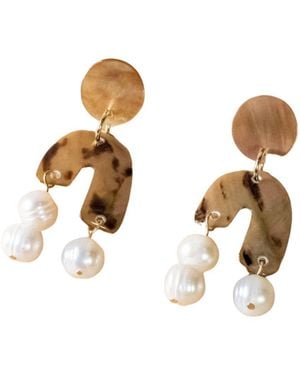 LIKHÂ Tiger Asymmetrical Pearl Earrings - Metallic