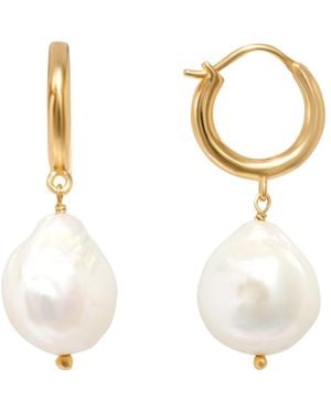 Jovonna London Cari Baroque Pearl Huggie Hoops Earrings - Metallic