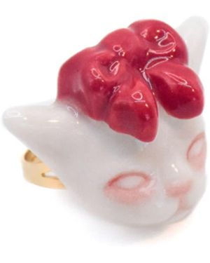 H2 Studio Angry Puss Porcelain Ruby Bow Tie Cat Plated Brass Ring - Red