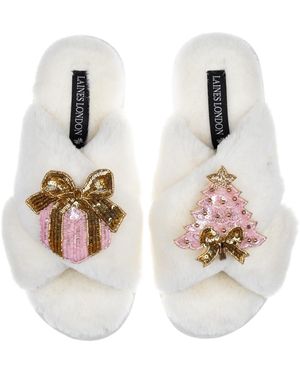 Laines London Classic Laines Slippers With & Christmas Tree & Gift Brooches - White