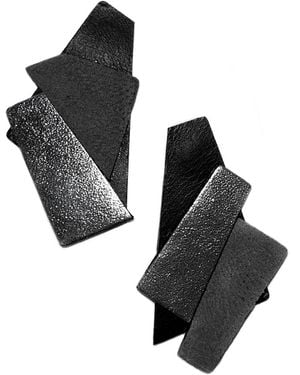 WAIWAI Angular Grace Earrings - Black