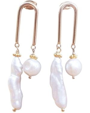 Way to Chic Unique Pearl Earrings - White