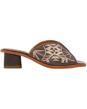 Clara Barcelo Unconvinced - Brown