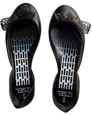 Izsel Camy Ballet Flat - Black