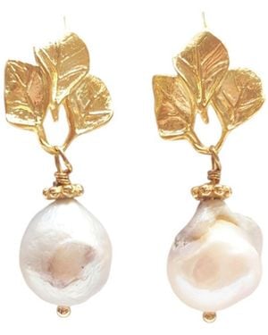 Way to Chic Baroque Pearl Earrings On Golden Leaf - Metallic