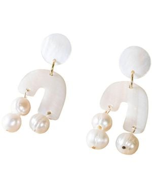 LIKHÂ Asymmetrical Pearl Earrings - Metallic