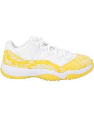 Nike Sneakers - Amarillo