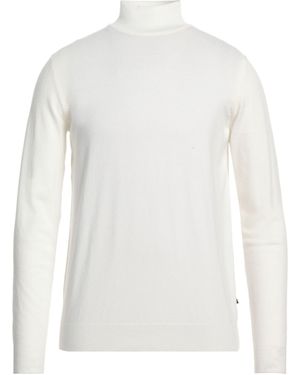 Yes-Zee Turtleneck - White