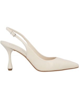 Ovyè Court Shoes - White