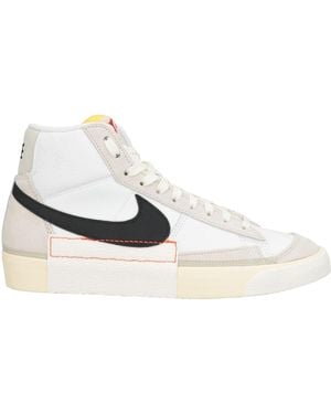 Nike Trainers - White