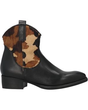 Zoe Ankle Boots - Brown