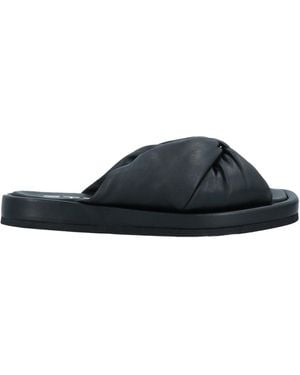 Strategia Sandals - Black