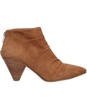 Janet & Janet Ankle Boots - Brown