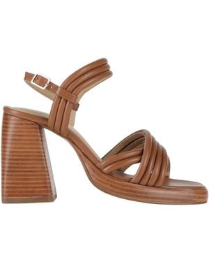 Emanuélle Vee Sandals - Brown