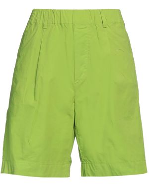 TRUE NYC Shorts & Bermuda Shorts - Green