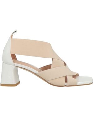 Zinda Sandals - Natural