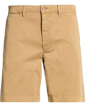 Closed Shorts & Bermuda Shorts - Natural