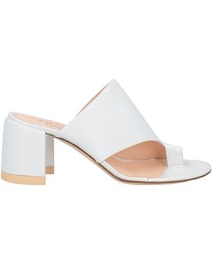 Agl Attilio Giusti Leombruni Thong Sandals - White