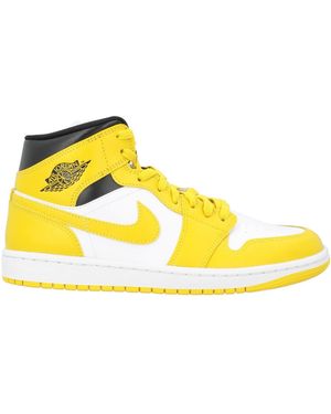 Nike Trainers - Yellow