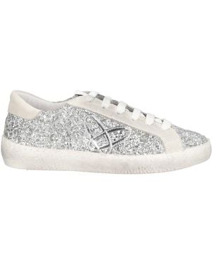 Ovyè Trainers - White