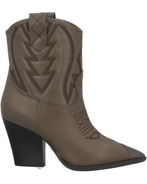 Lola Cruz Ankle Boots - Brown