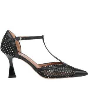 Ovyè Pumps - Black