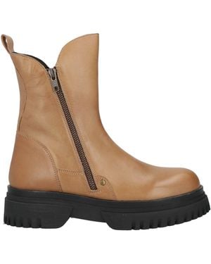 Emanuélle Vee Ankle Boots - Brown