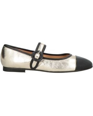 Ovyè Ballet Flats - White