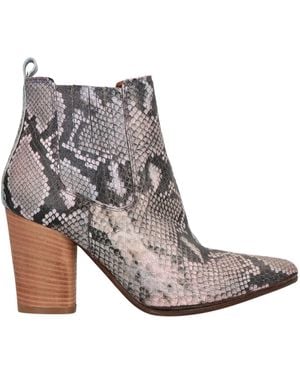 Zoe Ankle Boots - Brown