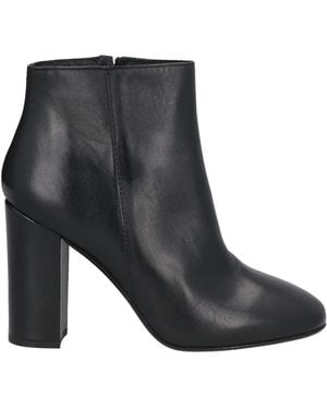 Rebel Queen Ankle Boots - Black