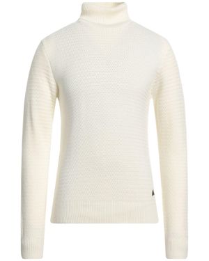 Yes-Zee Turtleneck - White