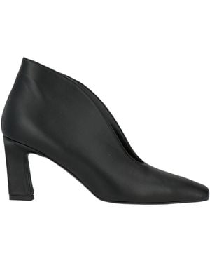 Carla G Ankle Boots - Black