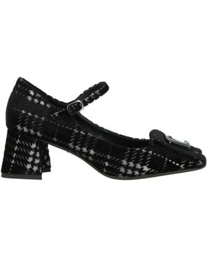 Lola Cruz Court Shoes - Black
