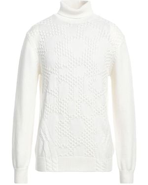 Avignon Turtleneck - White