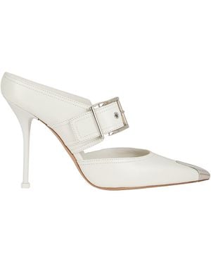 McQueen Mules & Clogs - Weiß