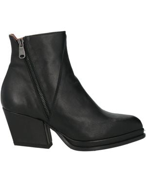 CURIOSITÉ Ankle Boots Calfskin - Black